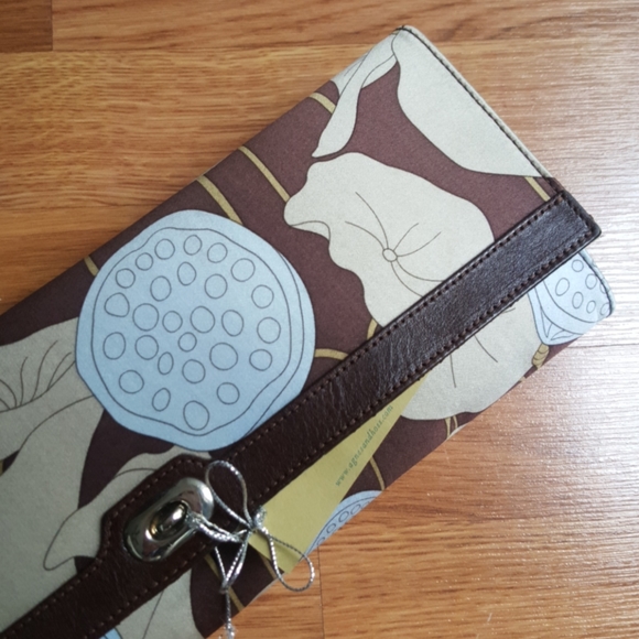 Agnes and Hoss Lotus clutch silk satin - Picture 4 of 6